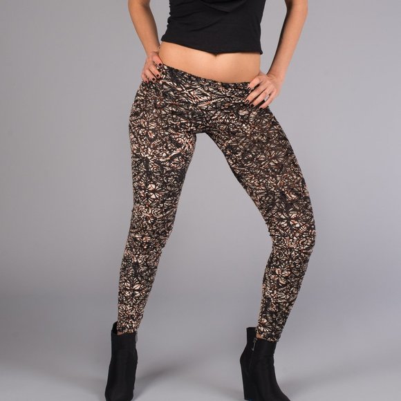 Lotus Velvet Legging - Warrior Within Des - Picture 6 of 7